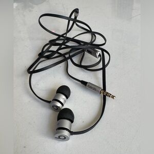 Beats by Dr Dre urBeats 2.0 Earphones